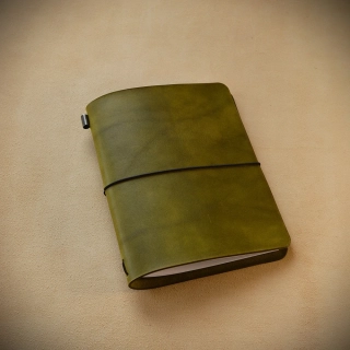 Cestovatelský klasický zápisník Traveler´s notebook zelená oliva